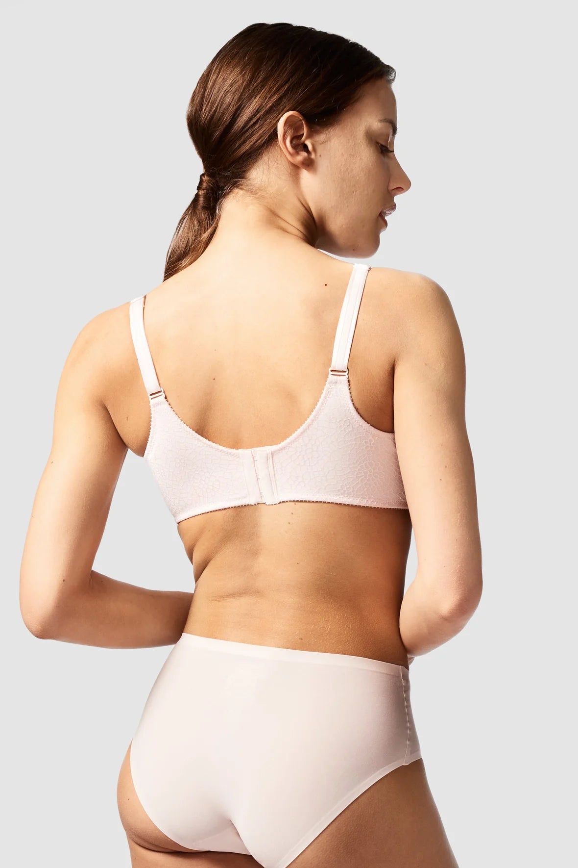 Chantelle Magnifique Seamless Unlined Minimizer Bra C18910