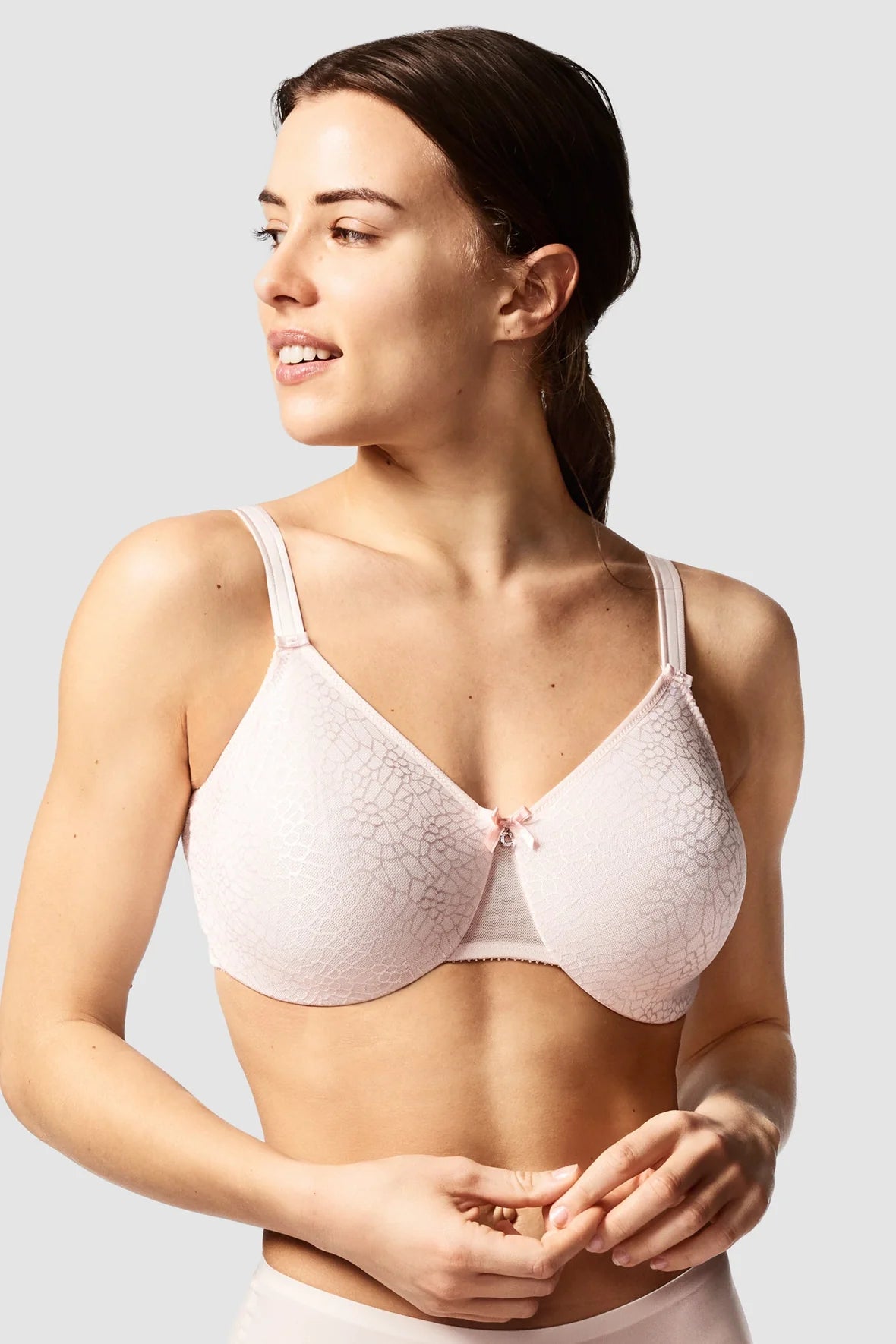 Chantelle Magnifique Seamless Unlined Minimizer Bra C18910