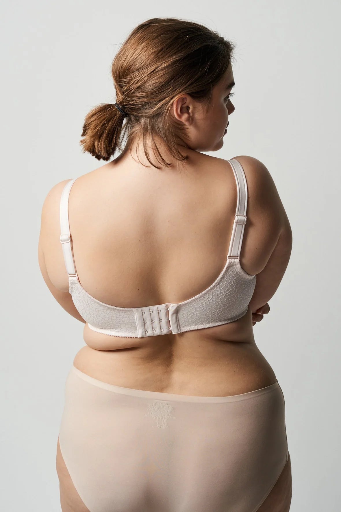Chantelle Magnifique Seamless Unlined Minimizer Bra C18910