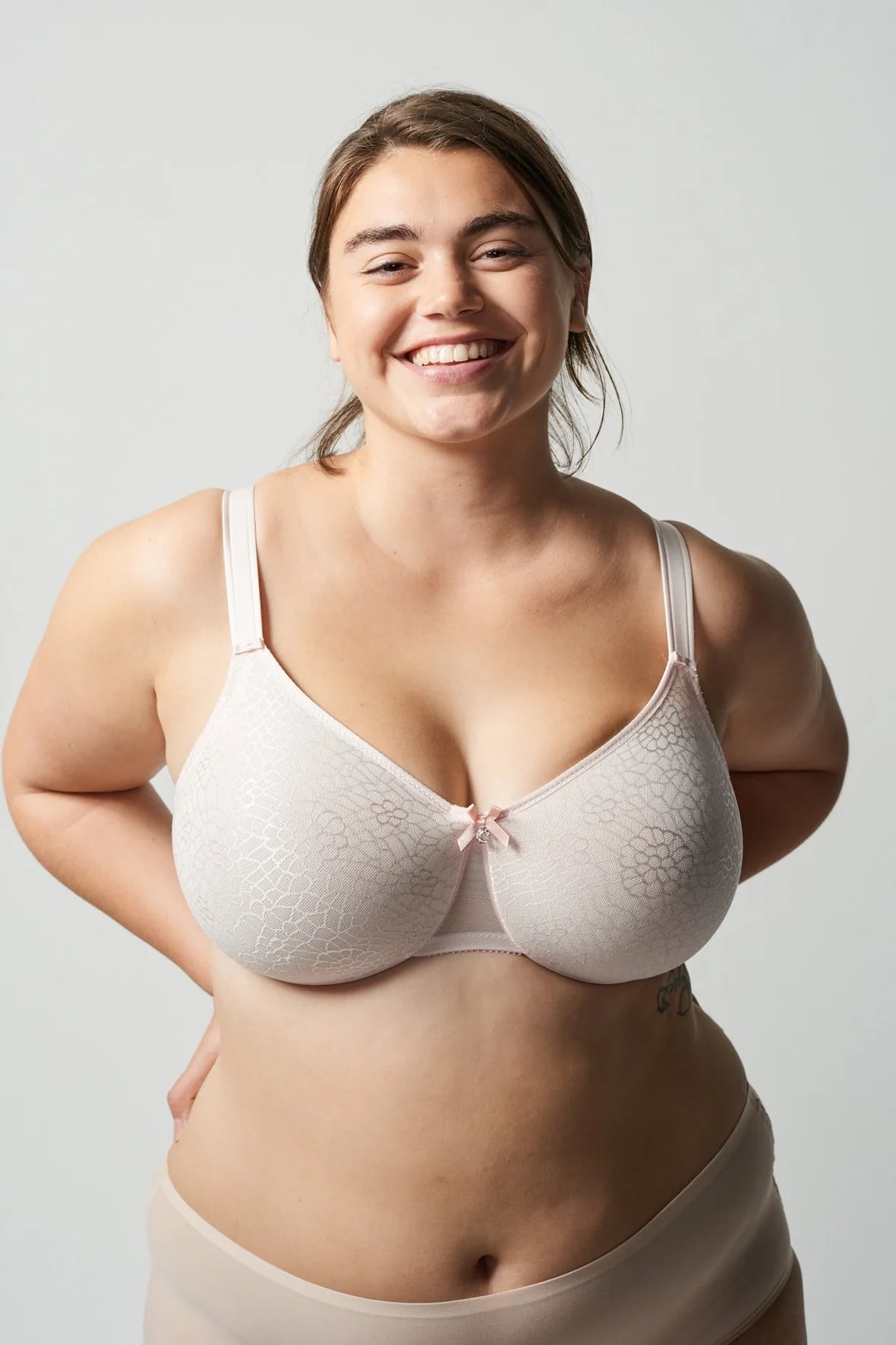 Chantelle Magnifique Seamless Unlined Minimizer Bra C18910